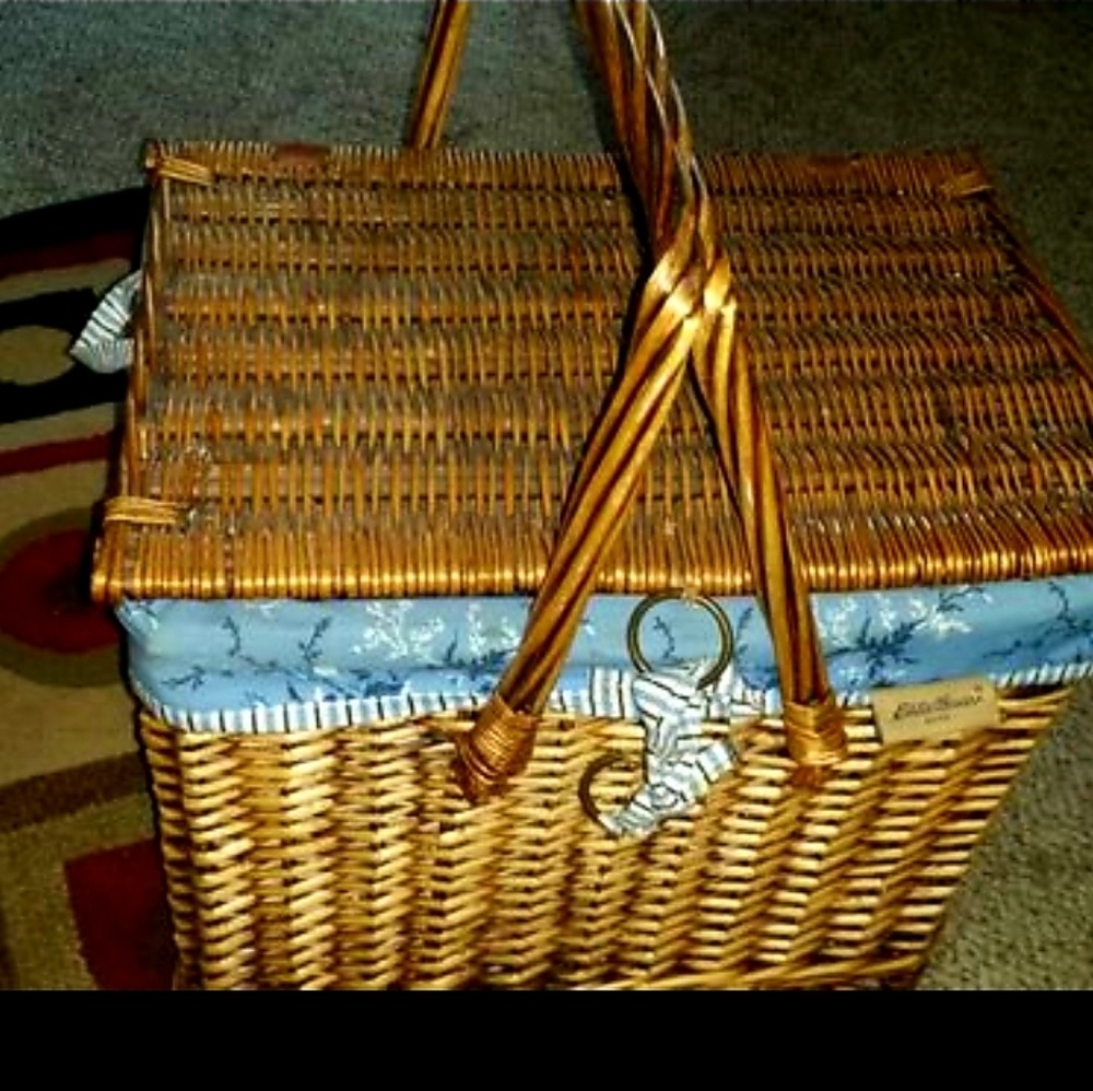 Eddie Bauer picnic basket